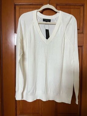 Banana Republic Cream V-Neck Sweater